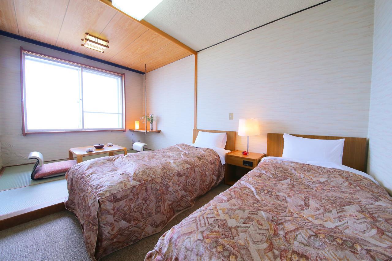 Lake Side Hotel Minatoya Inawashiro Экстерьер фото